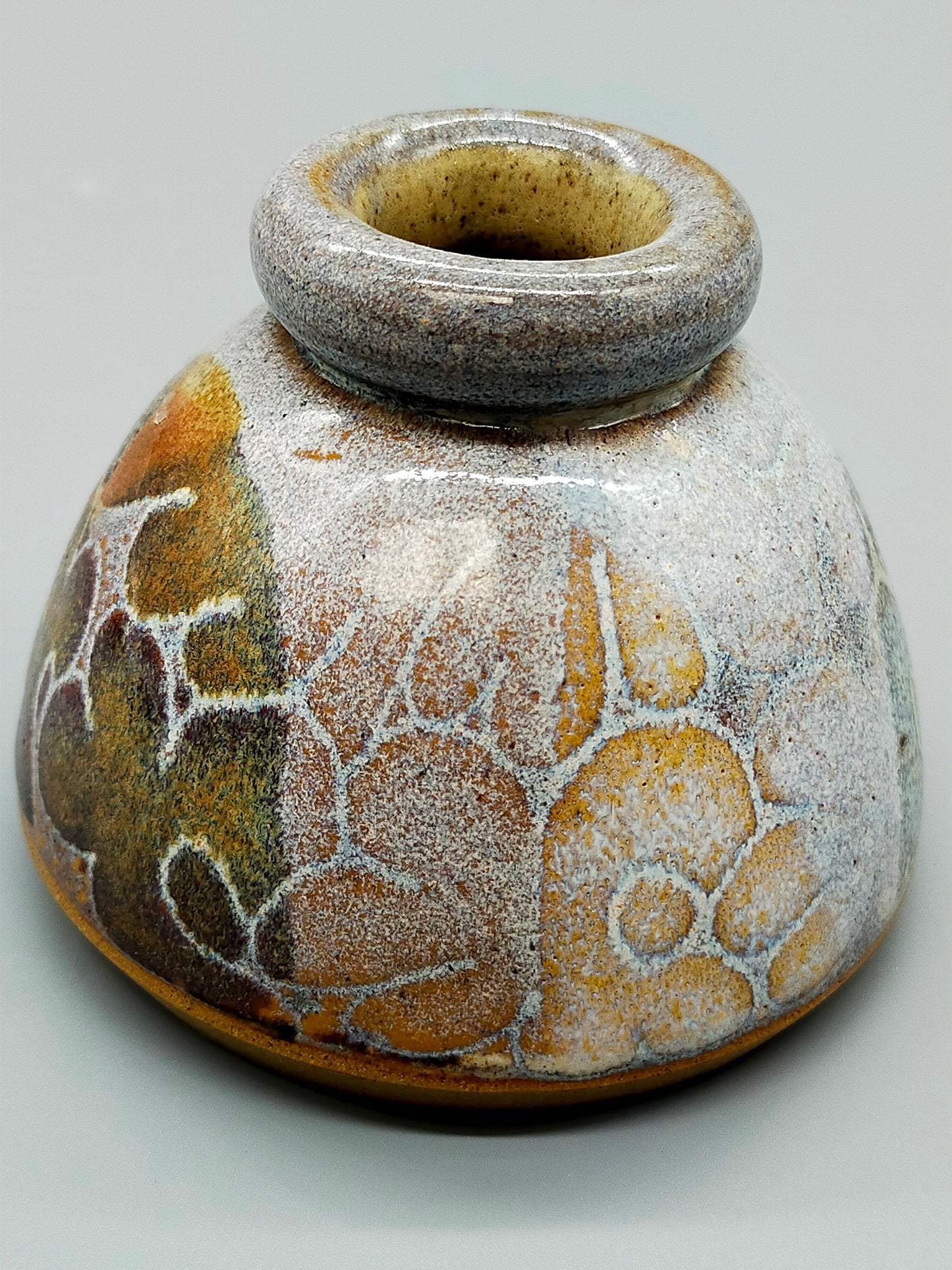 Kunstvolle Studiokeramik Vase mit Spiral-Signatur Rustikales Design