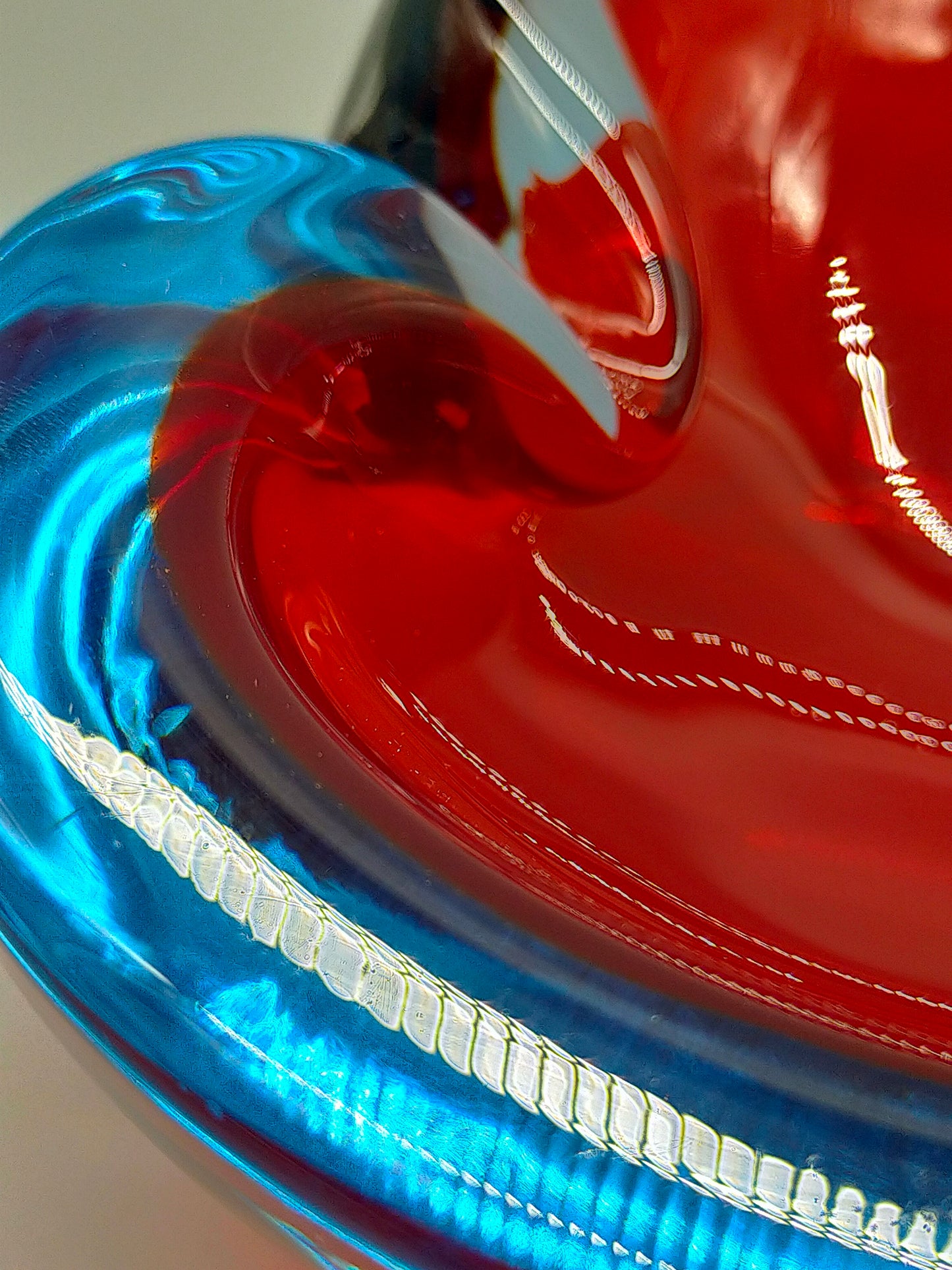 Murano Sommerso Glas Aschenbecher – Vintage Design in Rot und Blau