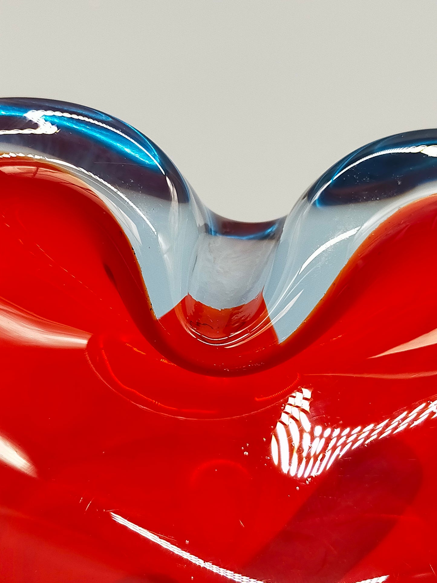 Murano Sommerso Glas Aschenbecher – Vintage Design in Rot und Blau