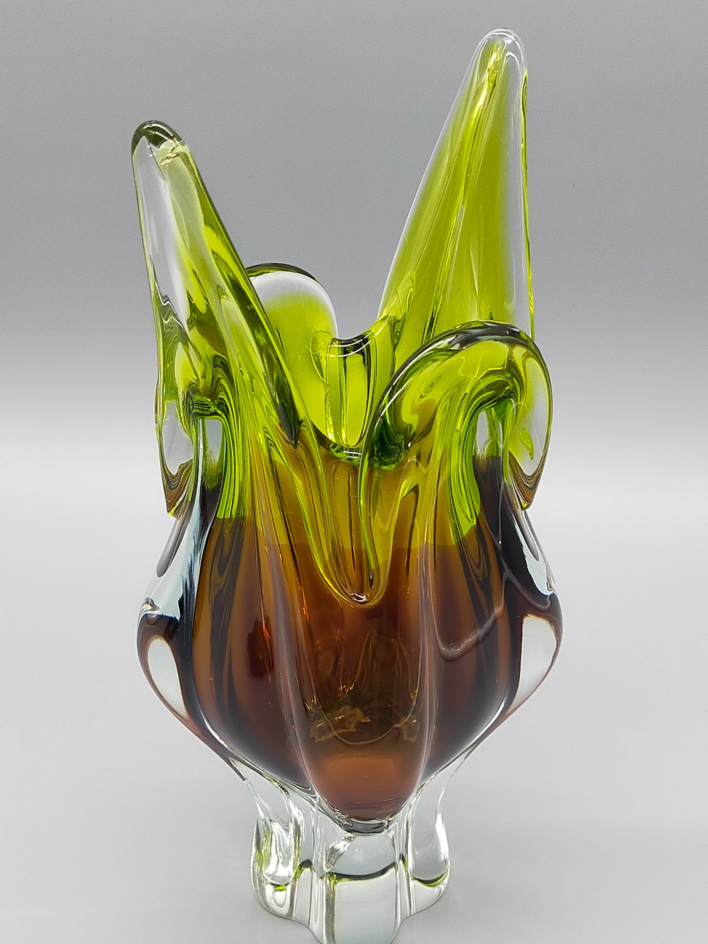 Murano Glas Vase Elegantes Sommerso Design in Grün und Braun