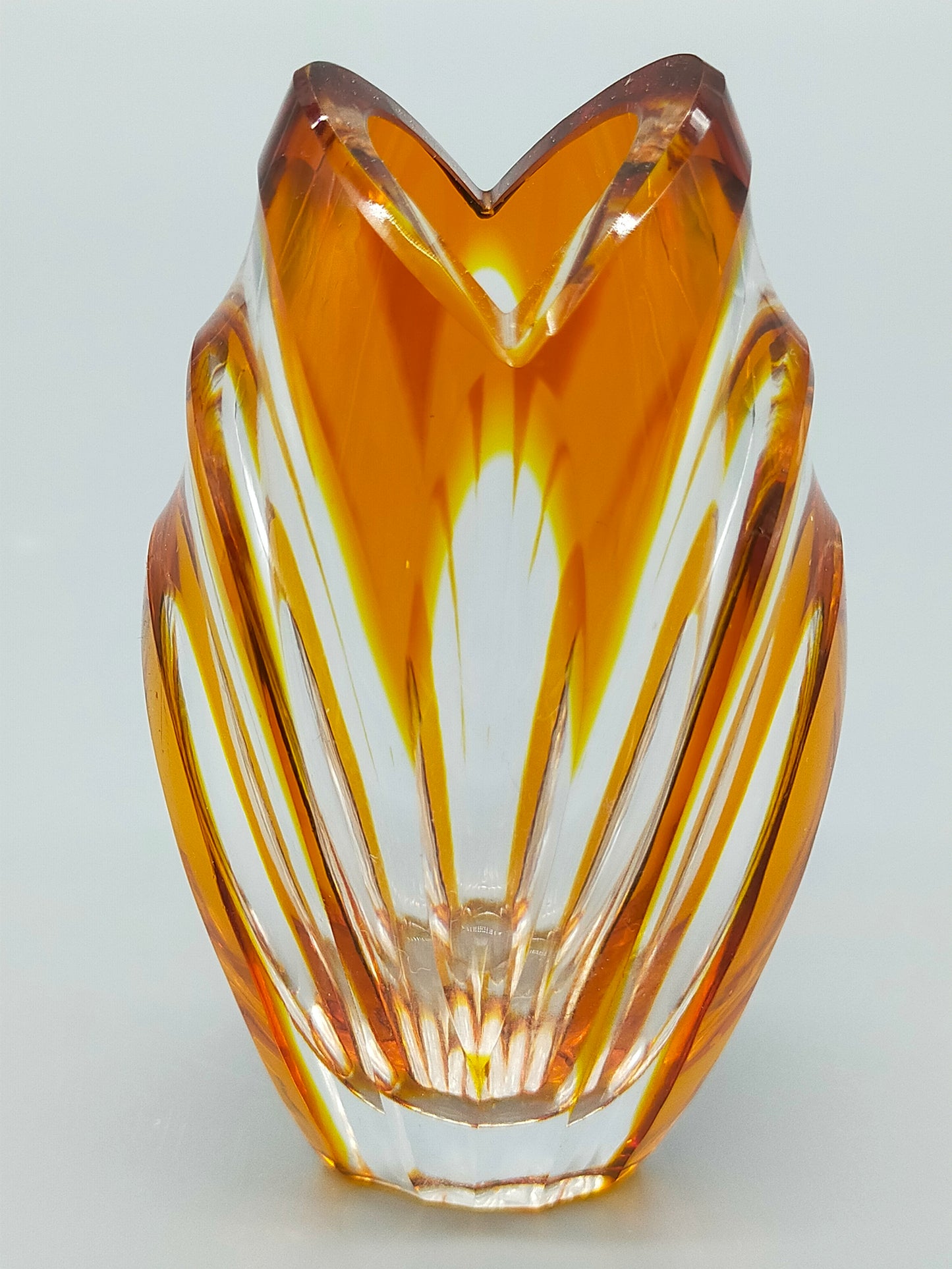 Böhmische Chribska Kunstglas Vase Design in Bernstein-Gelb
