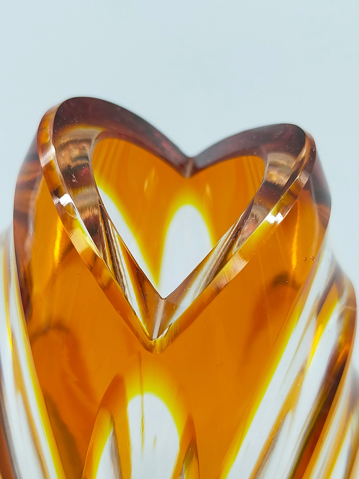 Böhmische Chribska Kunstglas Vase Design in Bernstein-Gelb