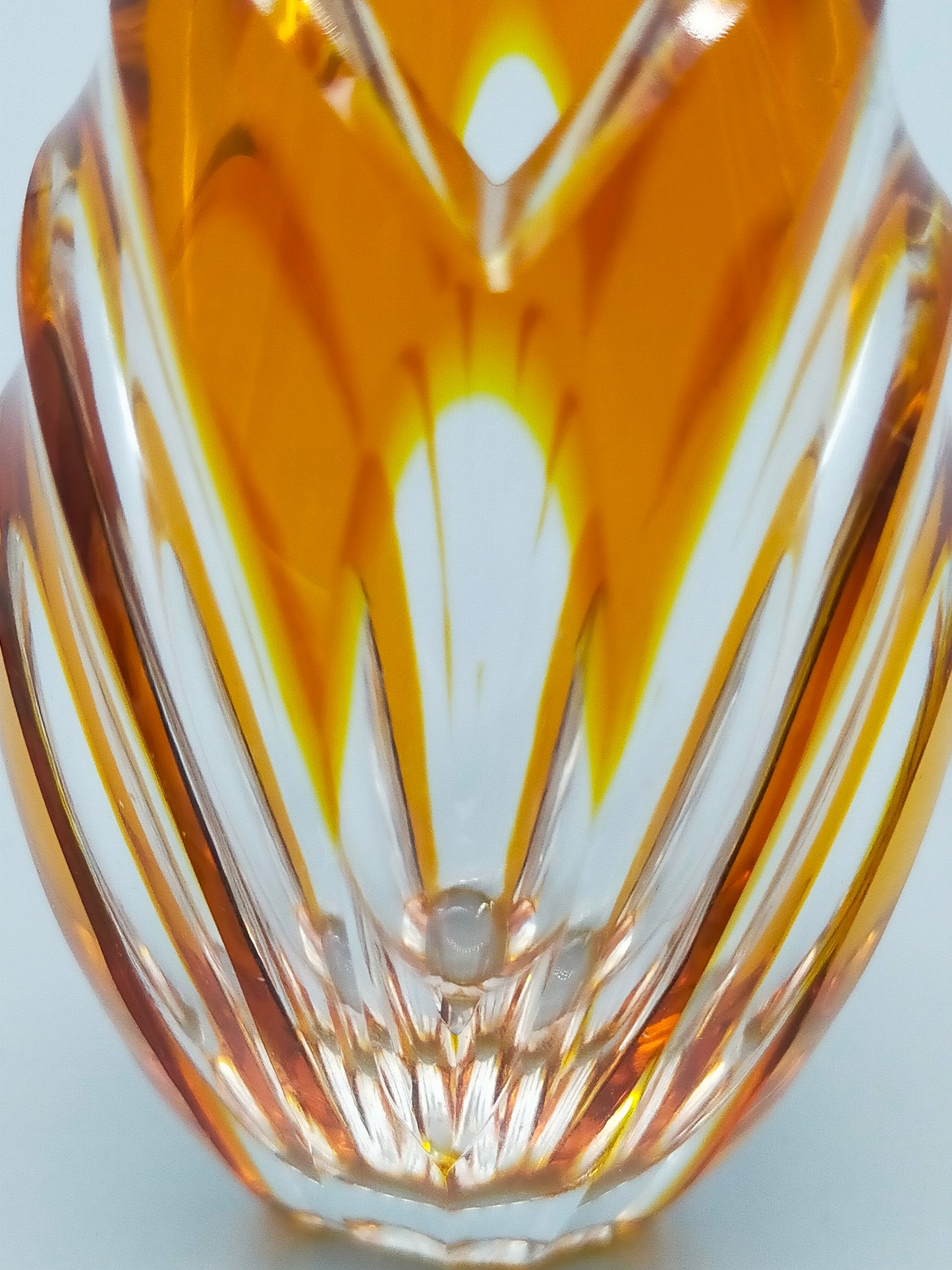 Böhmische Chribska Kunstglas Vase Design in Bernstein-Gelb