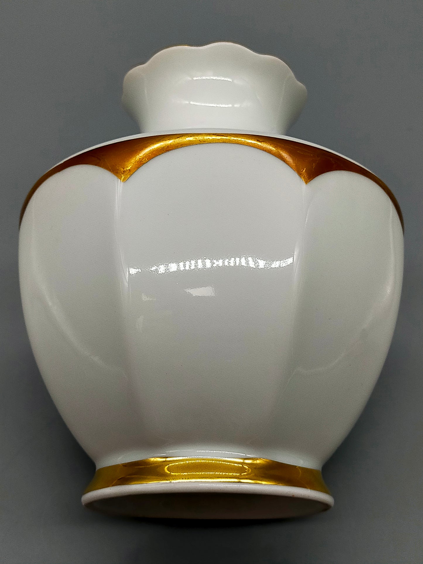 Elegante Johann Seltmann Vohenstrauß Porzellan Vase – Weiß mit Goldrand