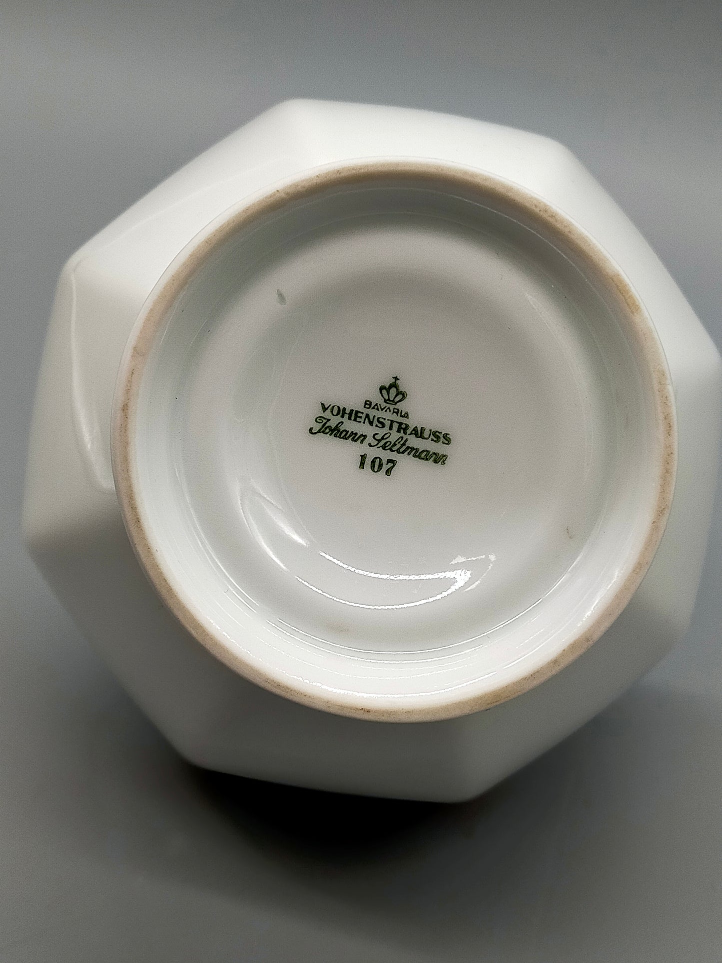 Elegante Johann Seltmann Vohenstrauß Porzellan Vase – Weiß mit Goldrand