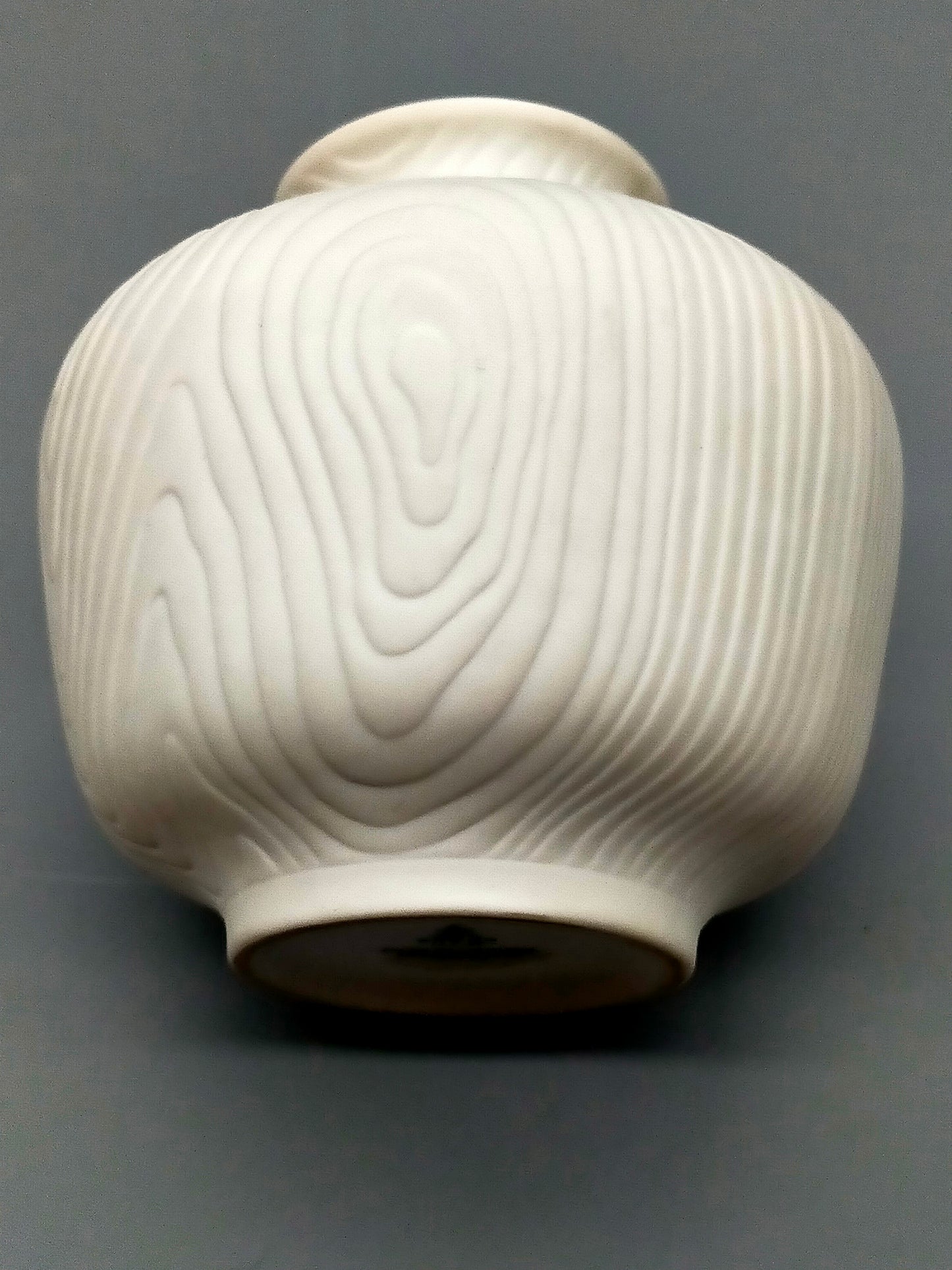 Vintage Tirschenreuth Porzellan Vase Weißes Relief mit Holzstruktur