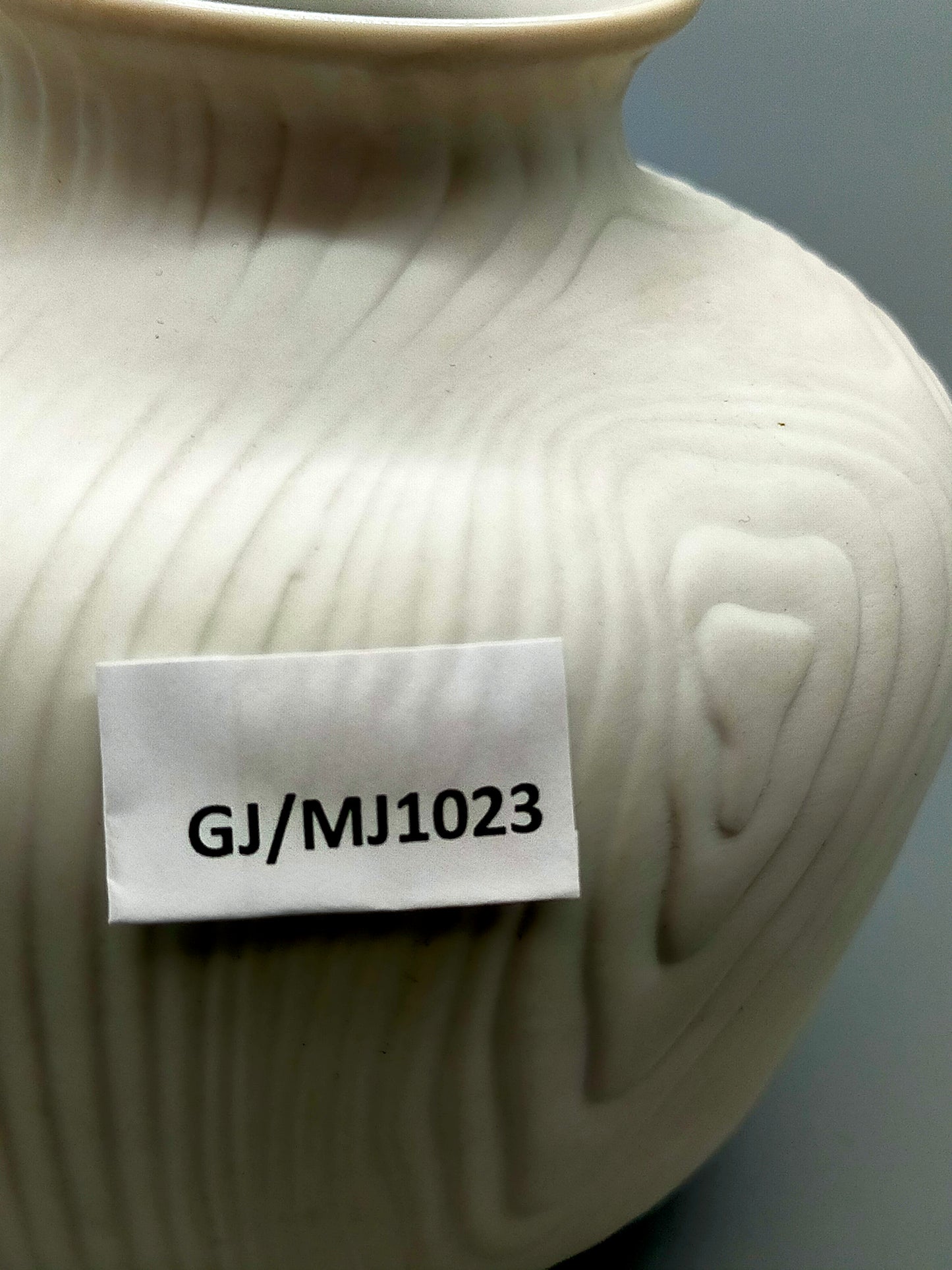 Vintage Tirschenreuth Porzellan Vase Weißes Relief mit Holzstruktur