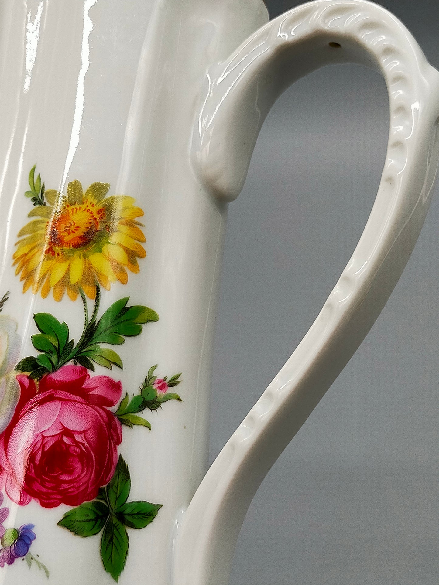 Eleganter Gerold Porzellan Krug Florales Dekor mit Goldrand