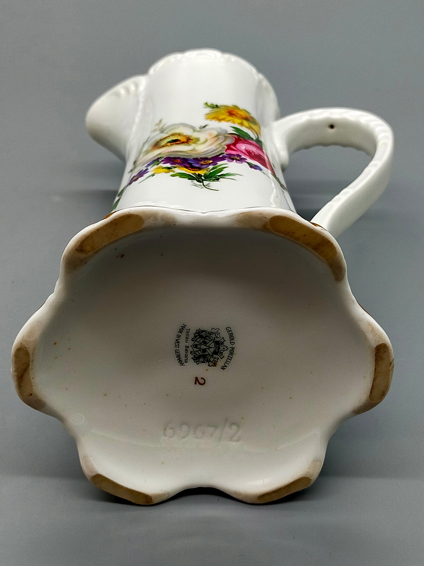 Eleganter Gerold Porzellan Krug Florales Dekor mit Goldrand