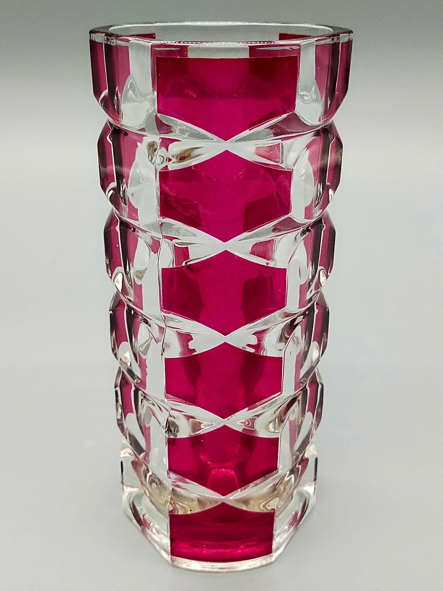 Hochwertige Kristall Vase Kunstvolles Überfangglas in Rubinrot