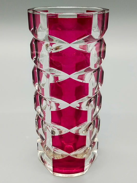 Hochwertige Kristall Vase Kunstvolles Überfangglas in Rubinrot