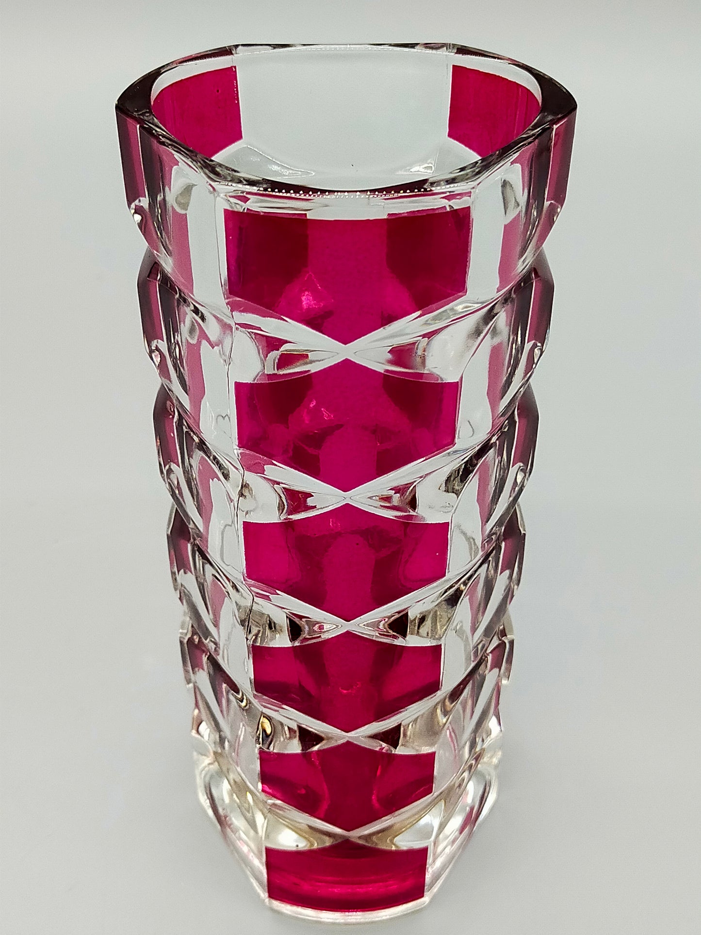 Hochwertige Kristall Vase Kunstvolles Überfangglas in Rubinrot