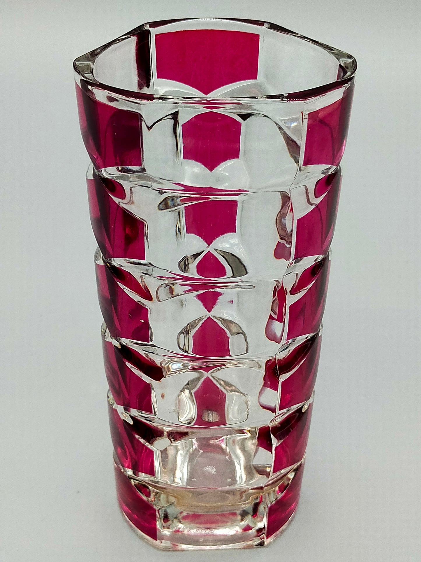 Hochwertige Kristall Vase Kunstvolles Überfangglas in Rubinrot