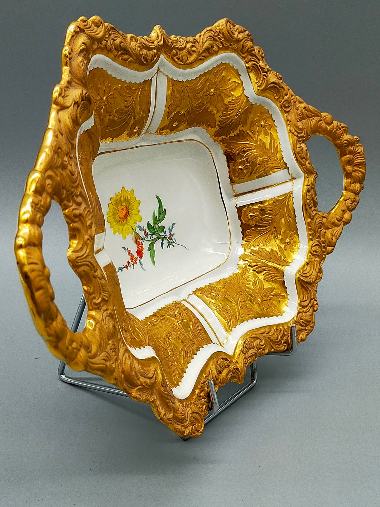 Seltene Meissen Prunkschale (1924) Goldrelief Blumendekor