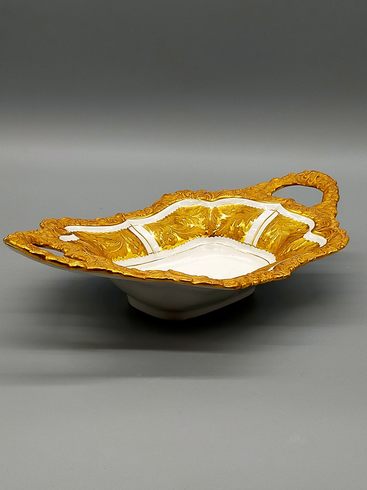 Seltene Meissen Prunkschale (1924) Goldrelief Blumendekor