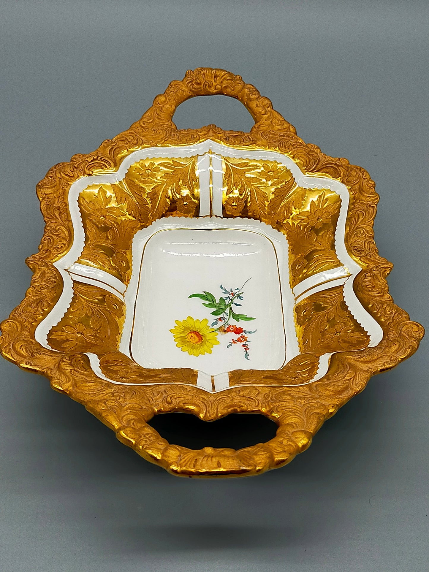 Seltene Meissen Prunkschale (1924) Goldrelief Blumendekor
