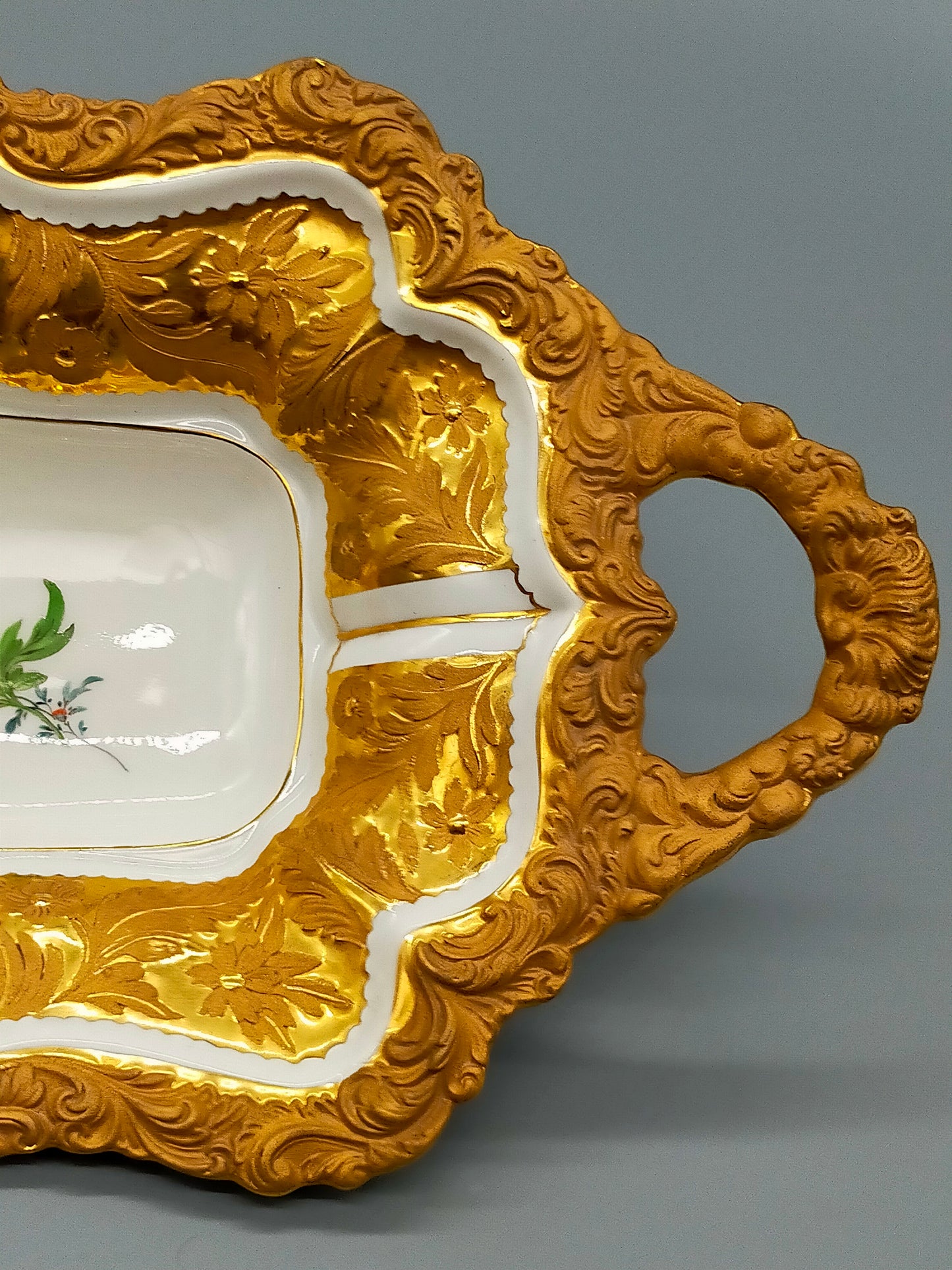 Seltene Meissen Prunkschale (1924) Goldrelief Blumendekor