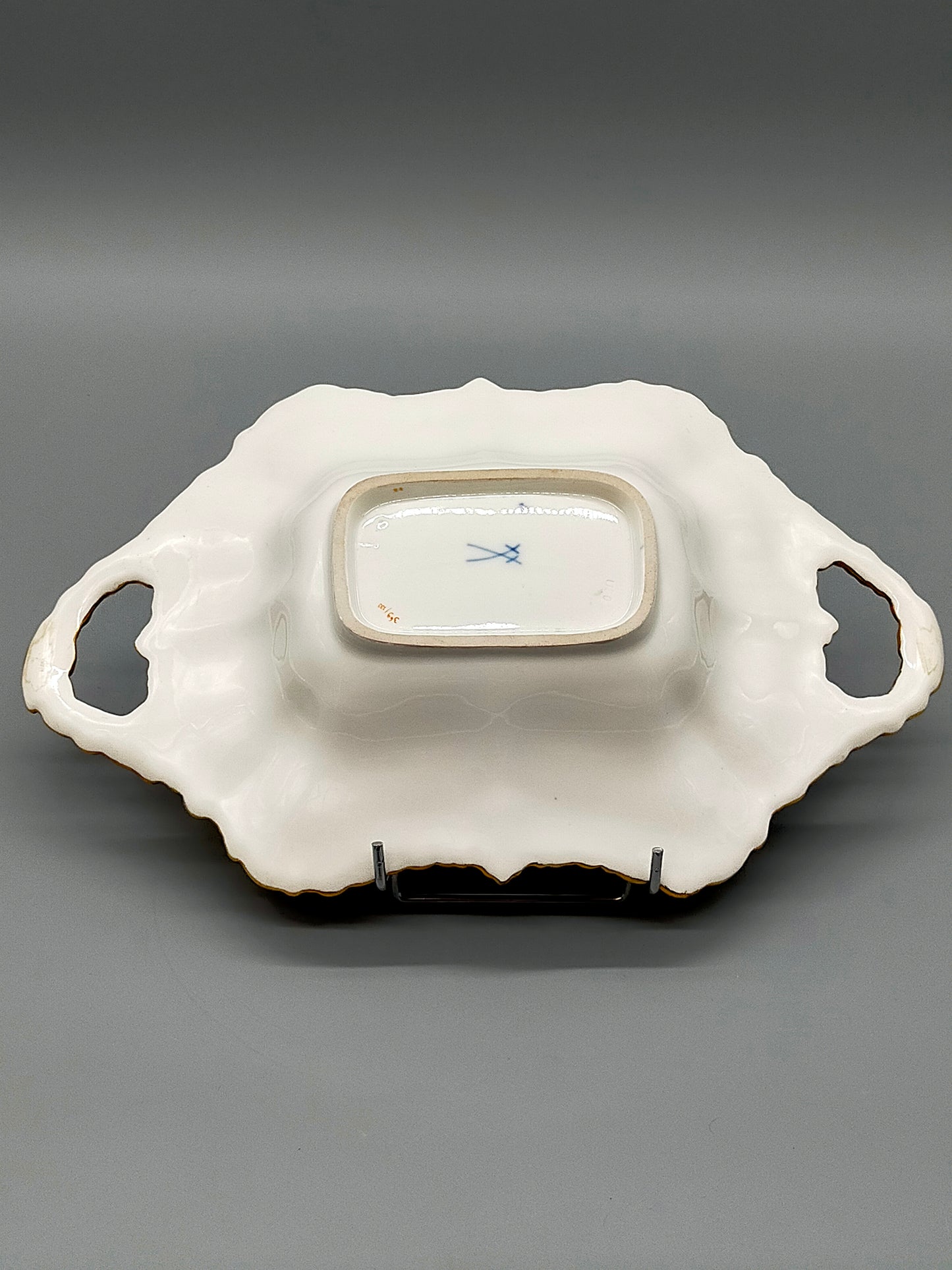 Seltene Meissen Prunkschale (1924) Goldrelief Blumendekor