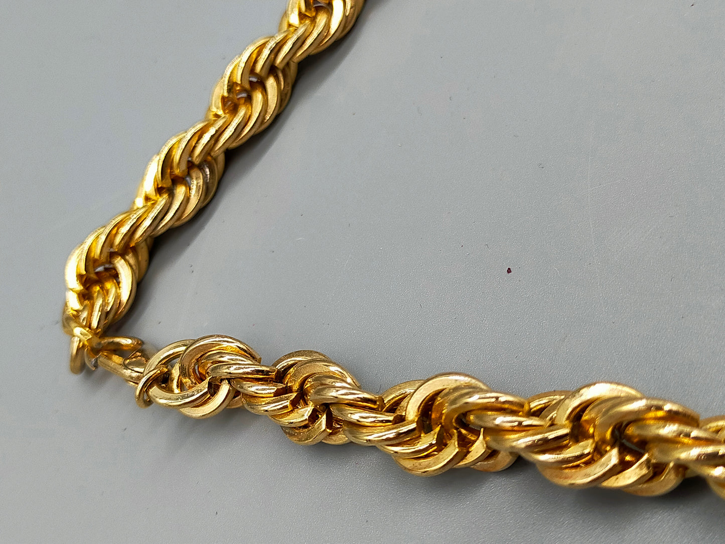 Klassische Kordelkette in Gold-Optik Eleganter Schmuck für jeden Anlass