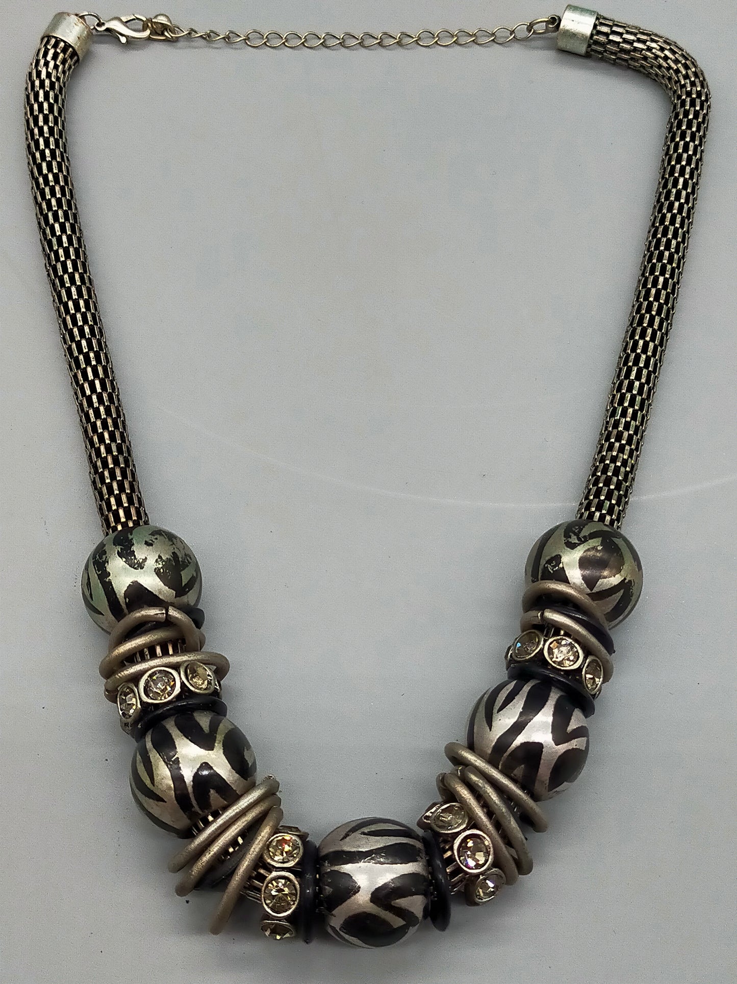 Auffällige Statement Kette Modischer Ethno Stil mit Zebra Muster