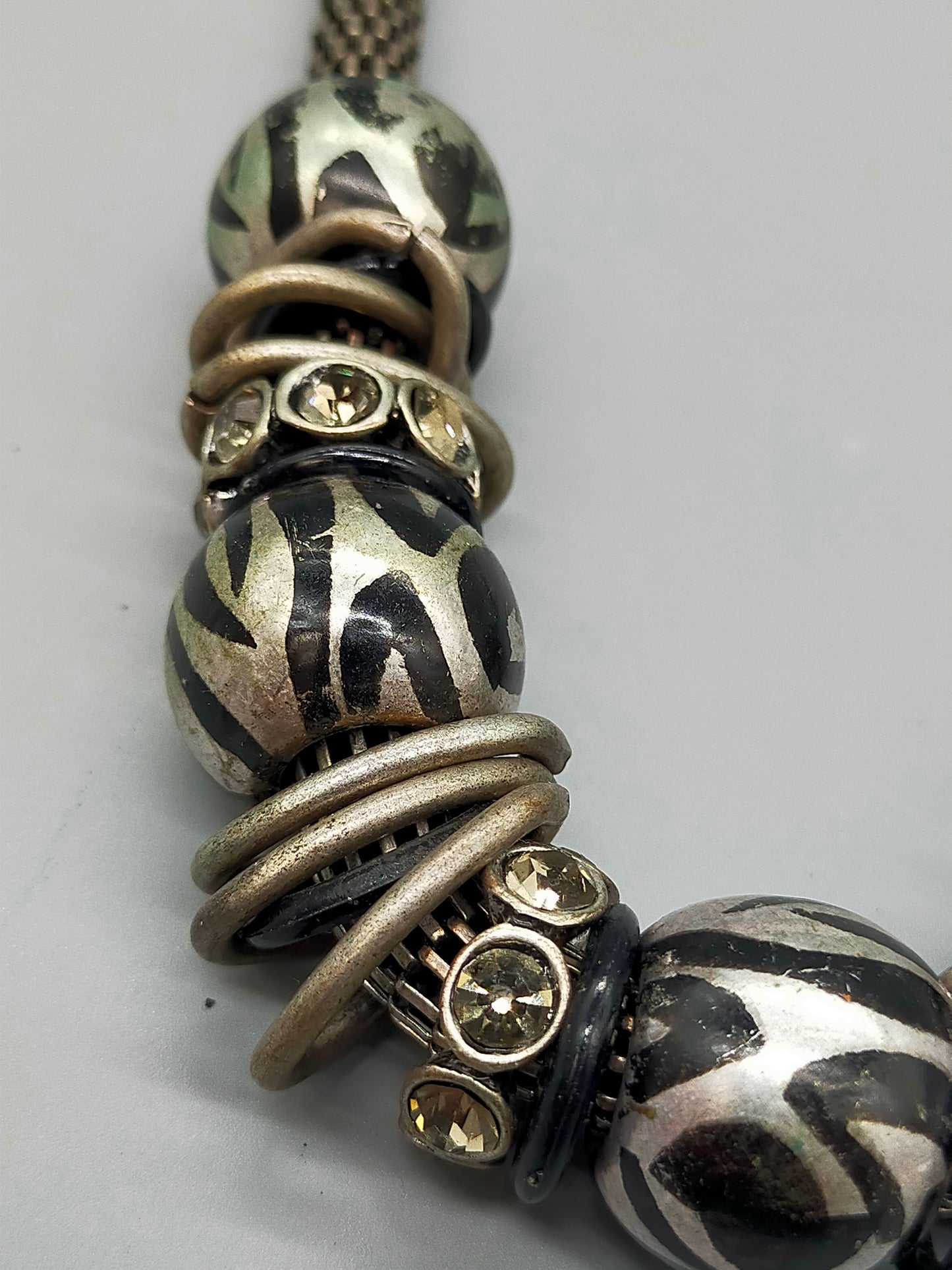 Auffällige Statement Kette Modischer Ethno Stil mit Zebra Muster