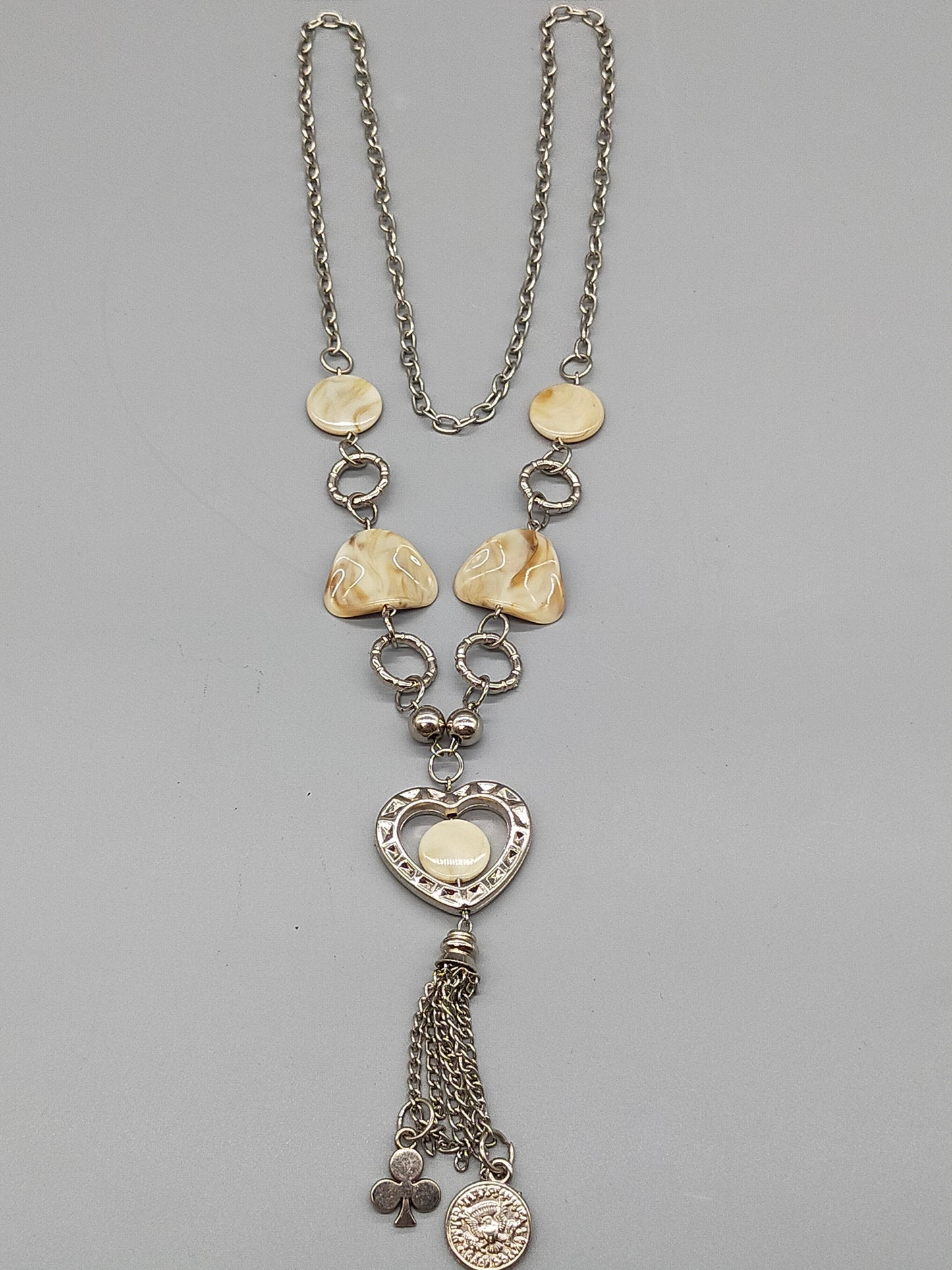 Elegante Damen Kette mit Herzanhänger und Quaste