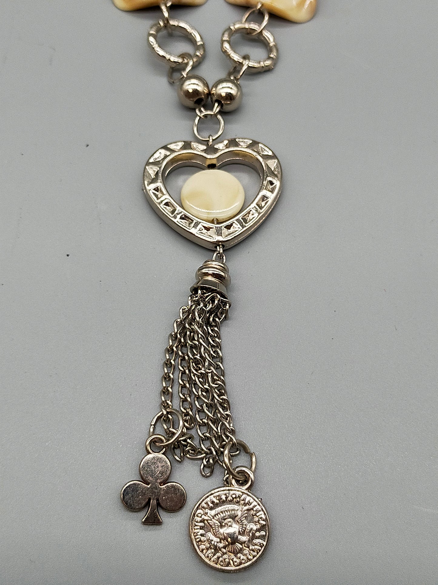 Elegante Damen Kette mit Herzanhänger und Quaste
