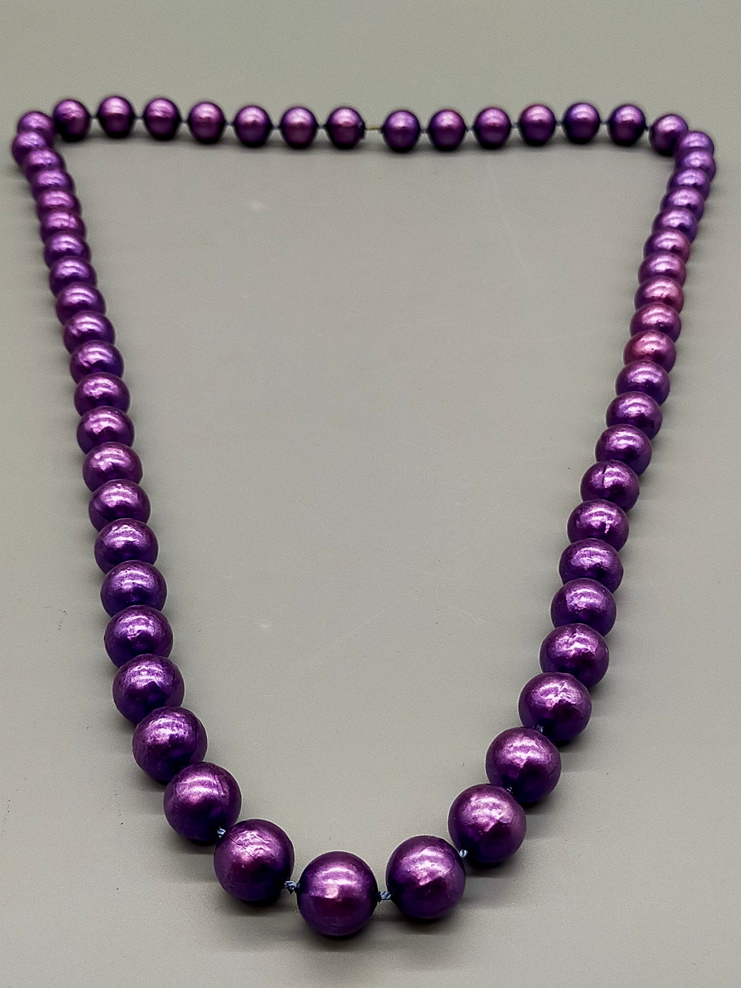 Elegante lila Perlenkette Klassische Damen Stil