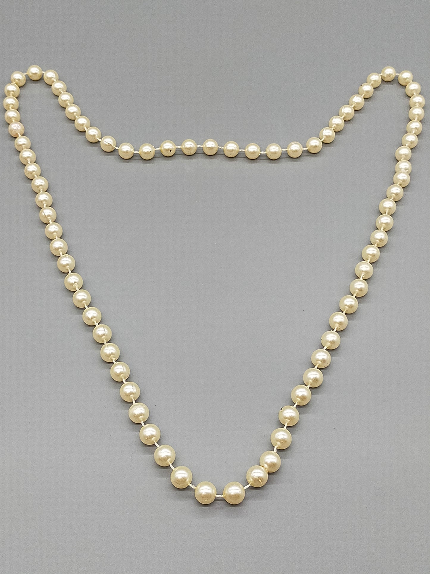Klassische Perlenkette in Creme Zeitloser Schmuck für jeden Anlass