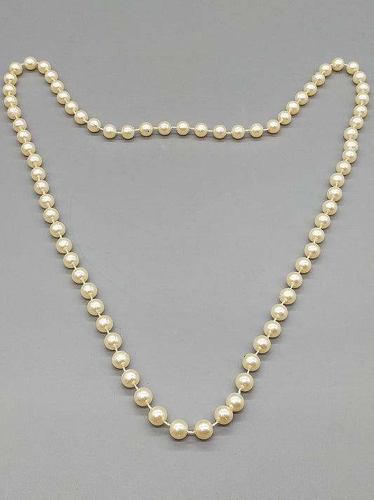 Klassische Perlenkette in Creme Zeitloser Schmuck für jeden Anlass