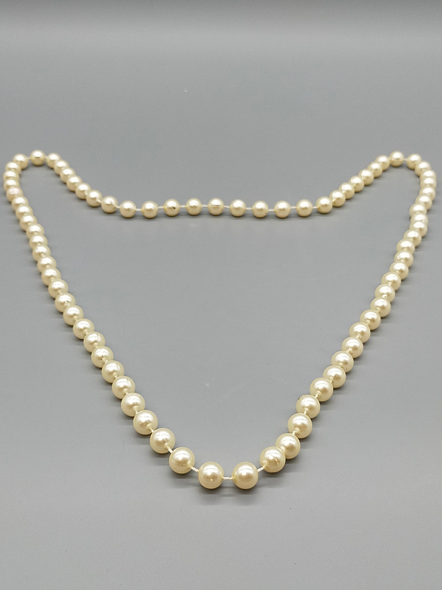 Klassische Perlenkette in Creme Zeitloser Schmuck für jeden Anlass