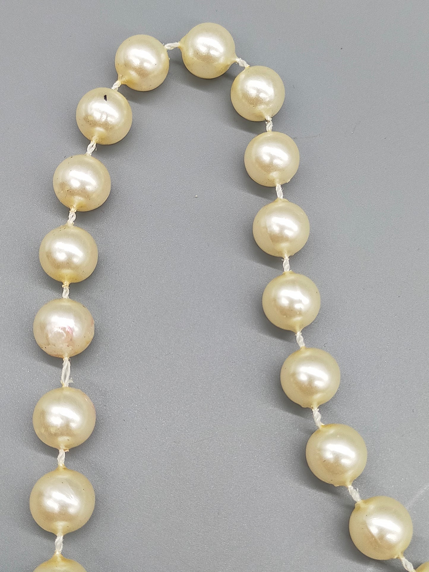 Klassische Perlenkette in Creme Zeitloser Schmuck für jeden Anlass