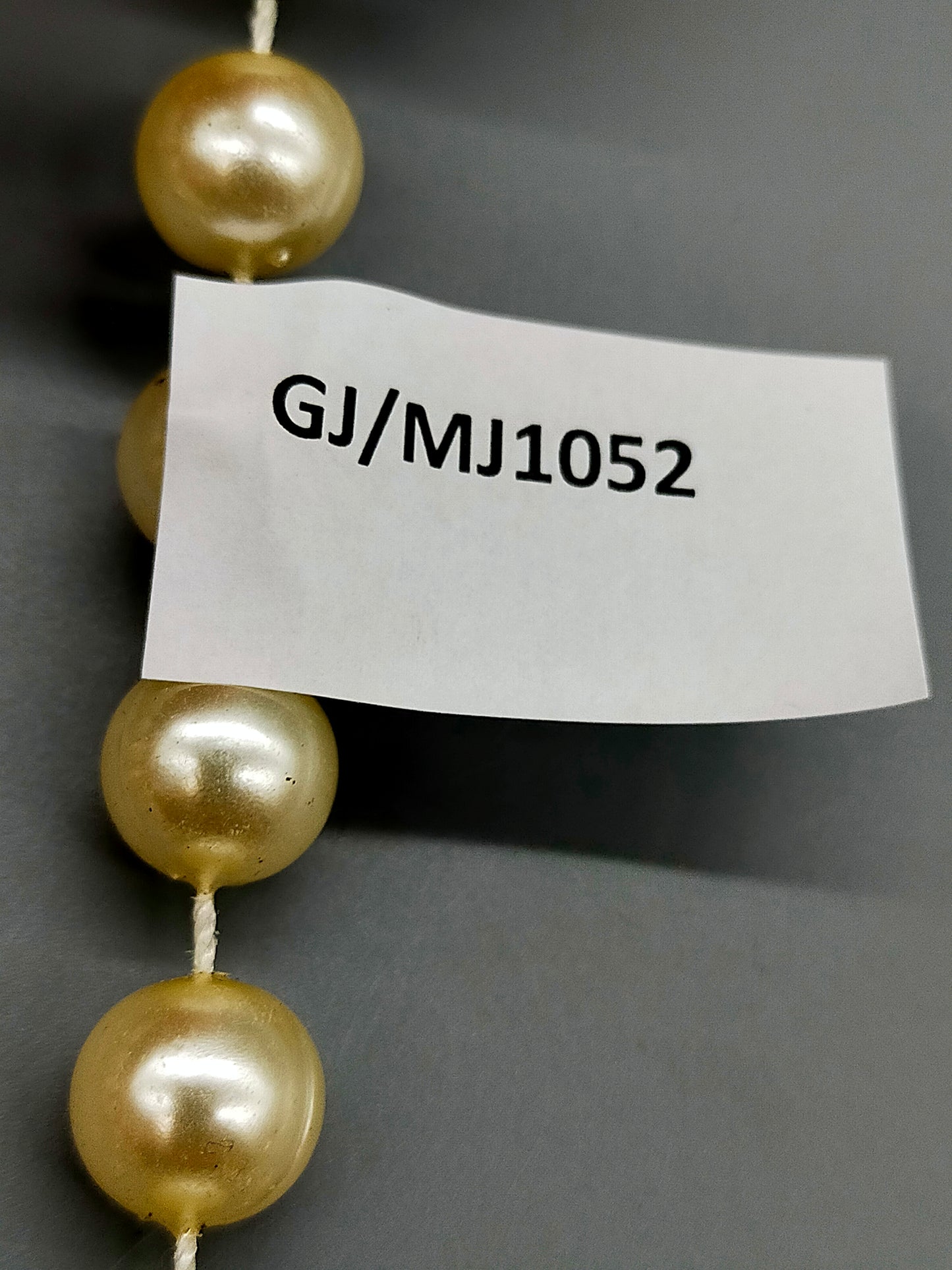 Klassische Perlenkette in Creme Zeitloser Schmuck für jeden Anlass