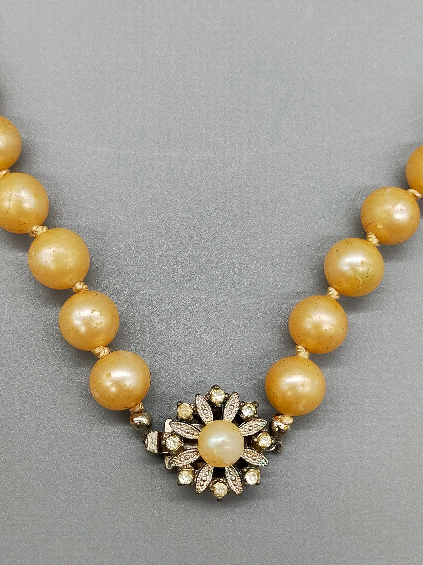 Vintage Perlen Kette mit floraler Strass Schließe