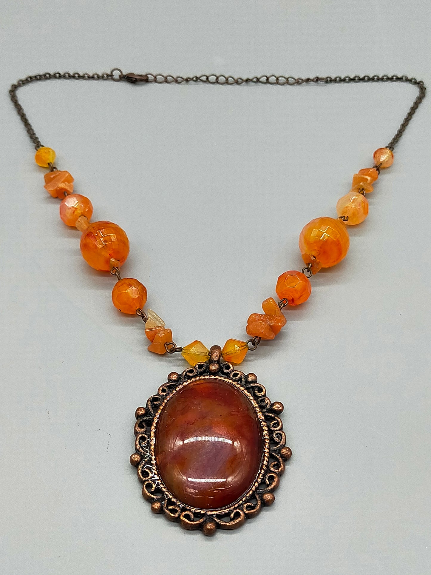 Elegante Damen Kette mit bernsteinfarbenem Stein Vintage Stil