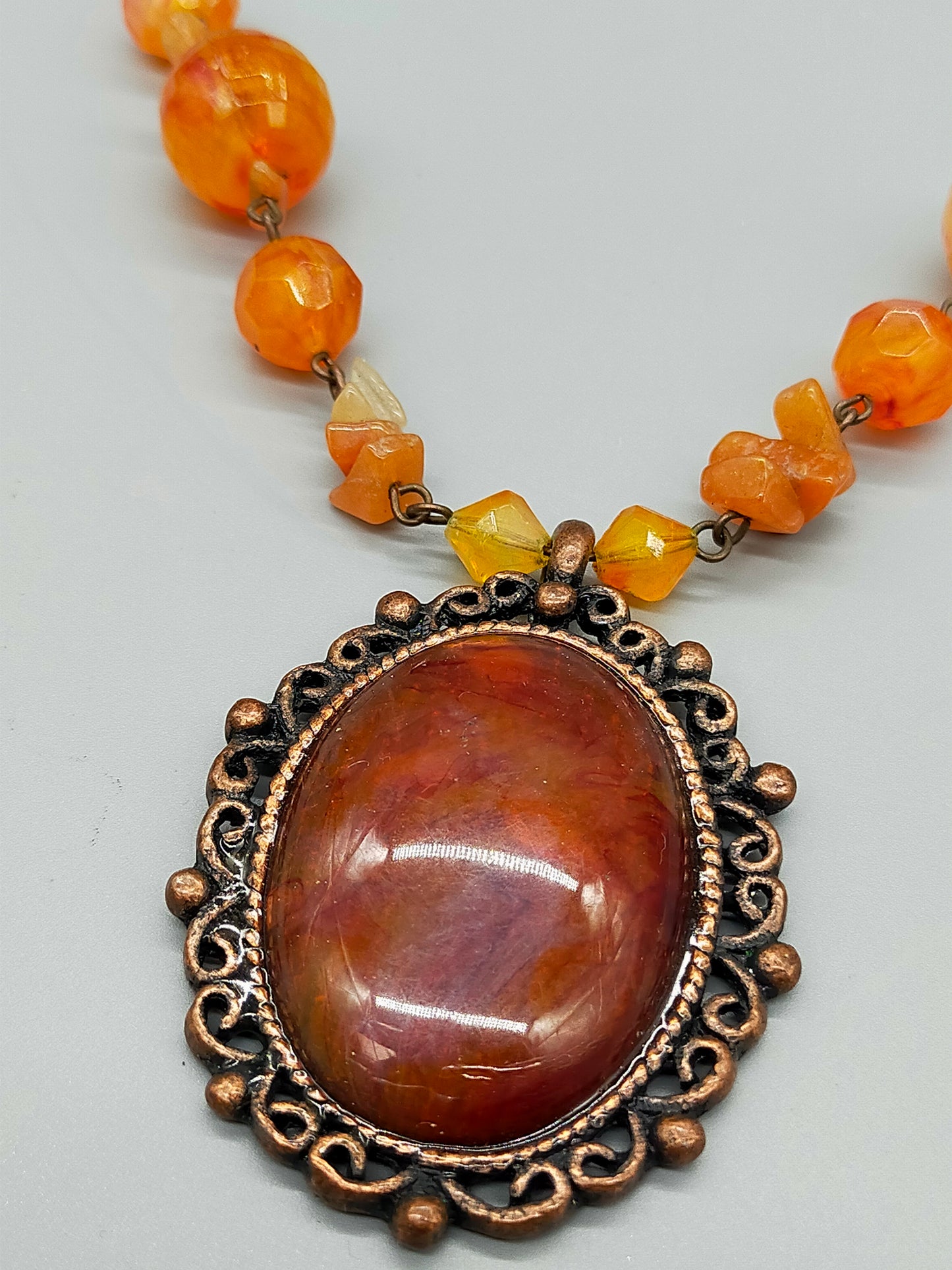 Elegante Damen Kette mit bernsteinfarbenem Stein Vintage Stil