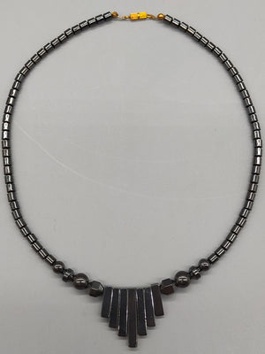 Elegante Hämatit Kette Stilvolles Collier mit geometrischen Elementen