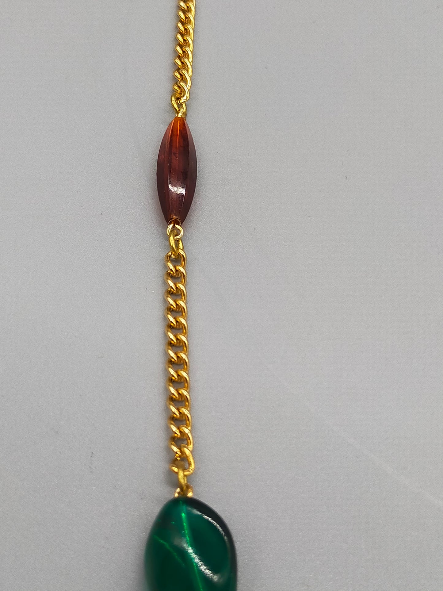 Elegante Damen Kette mit grünen und braunen Elementen