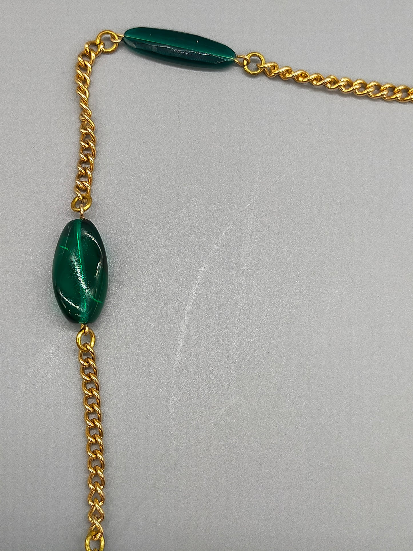 Elegante Damen Kette mit grünen und braunen Elementen