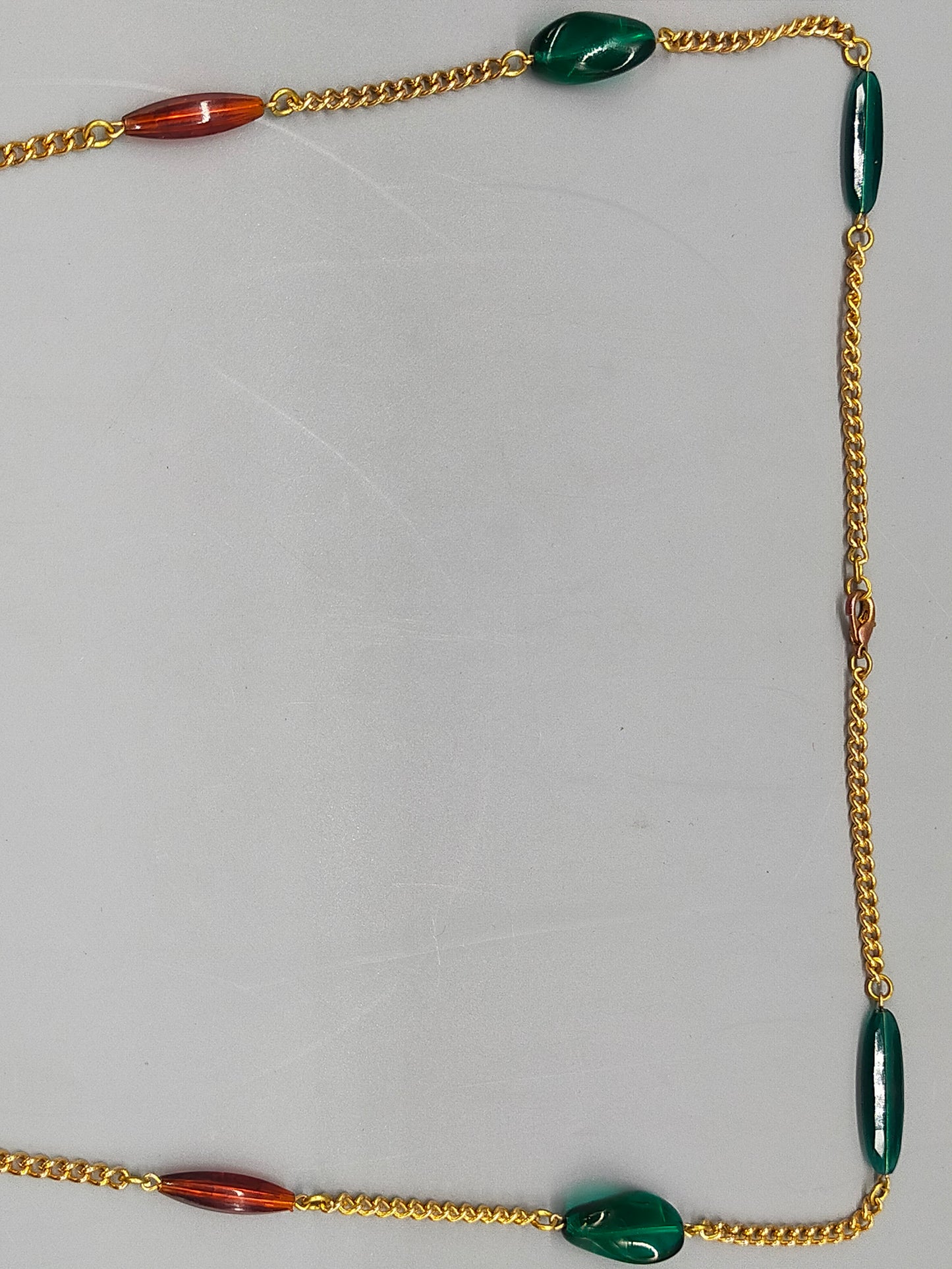 Elegante Damen Kette mit grünen und braunen Elementen