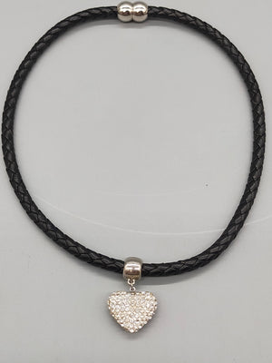 Moderne Damen Kette mit strassbesetztem Herzanhänger