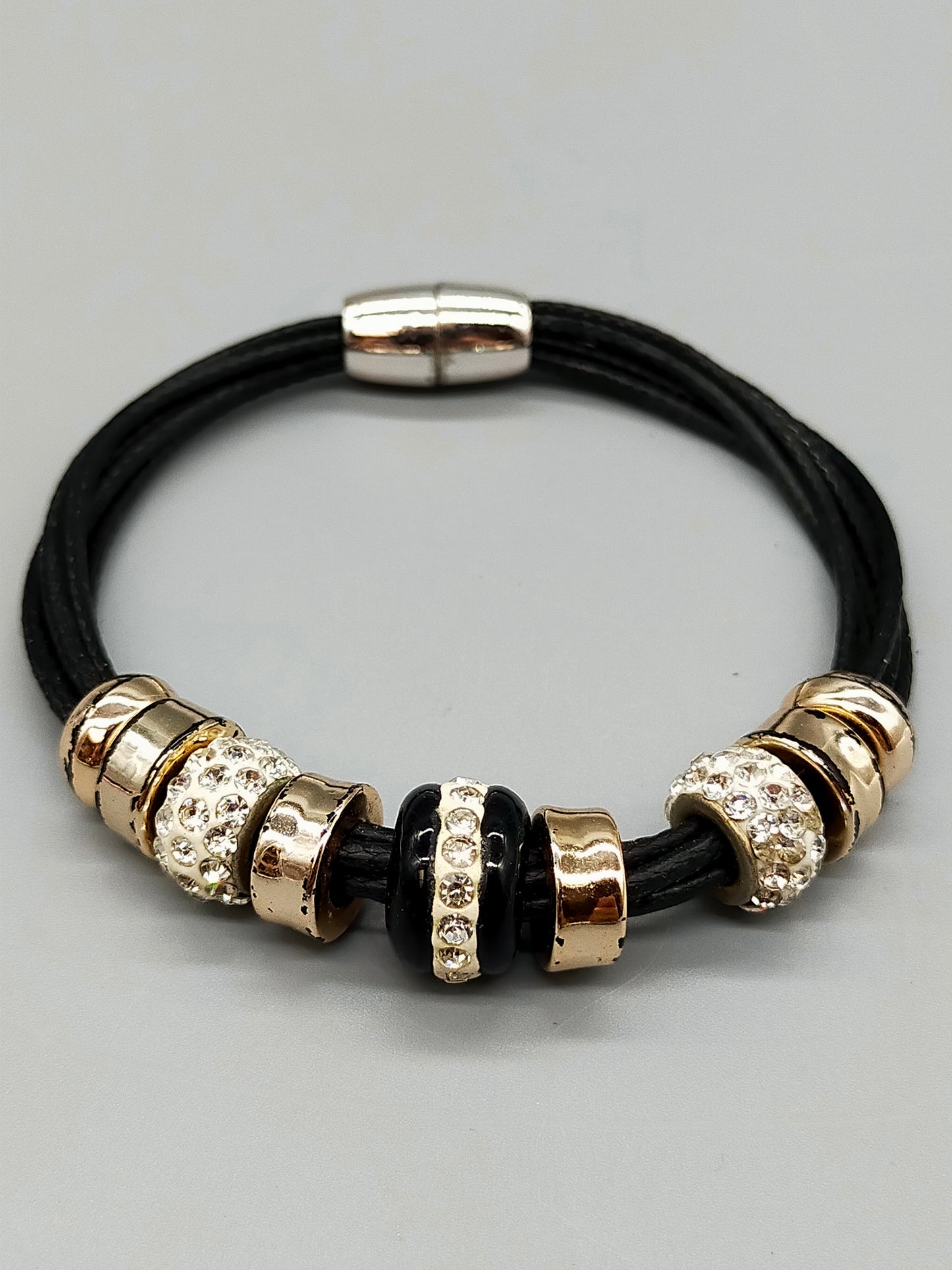 Modisches Multistrand Damen Armband in Schwarz mit Kristallen