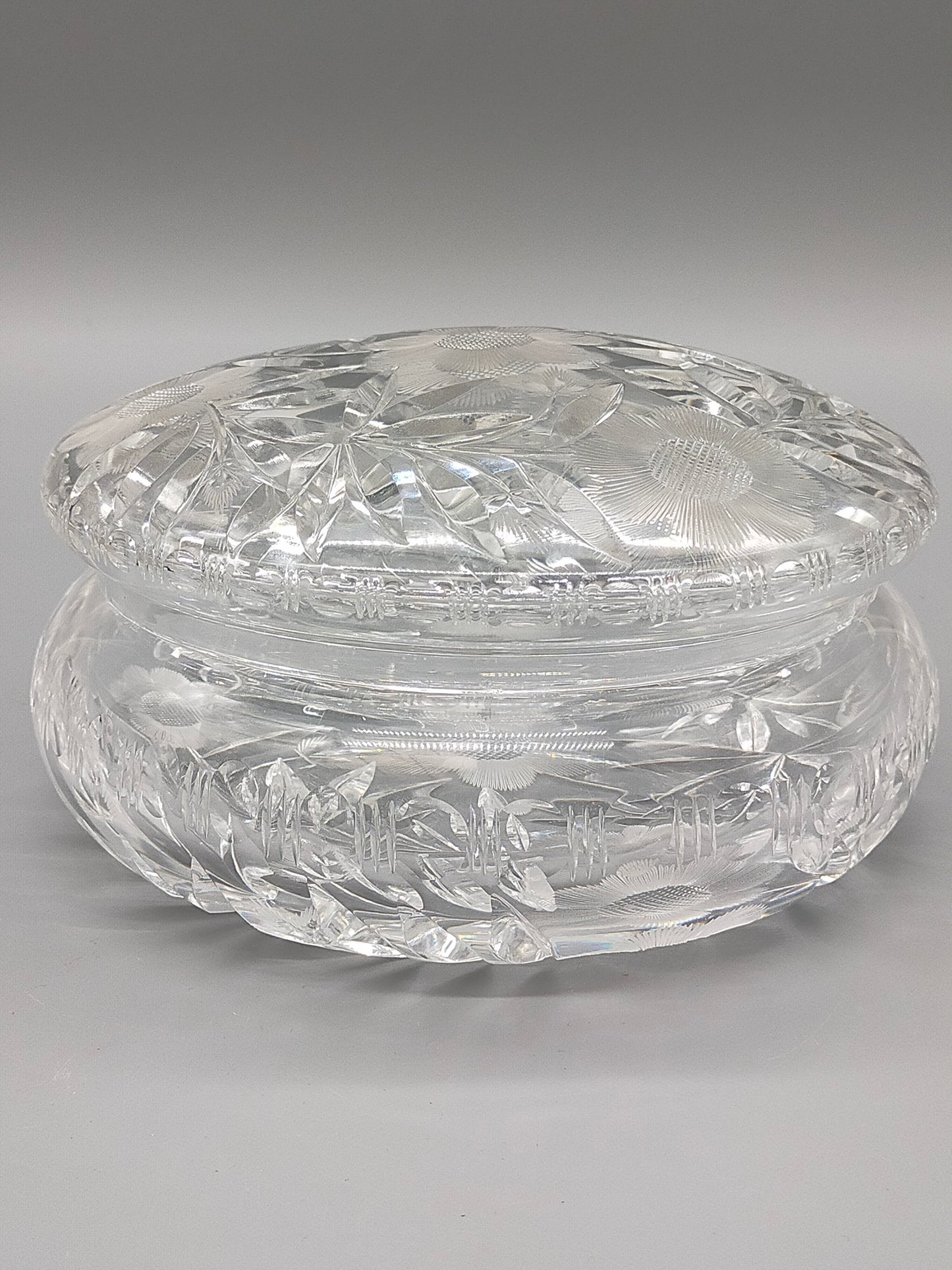 Edle Bleikristall Dose mit Deckel Elegante Bonboniere mit Blumenschliff