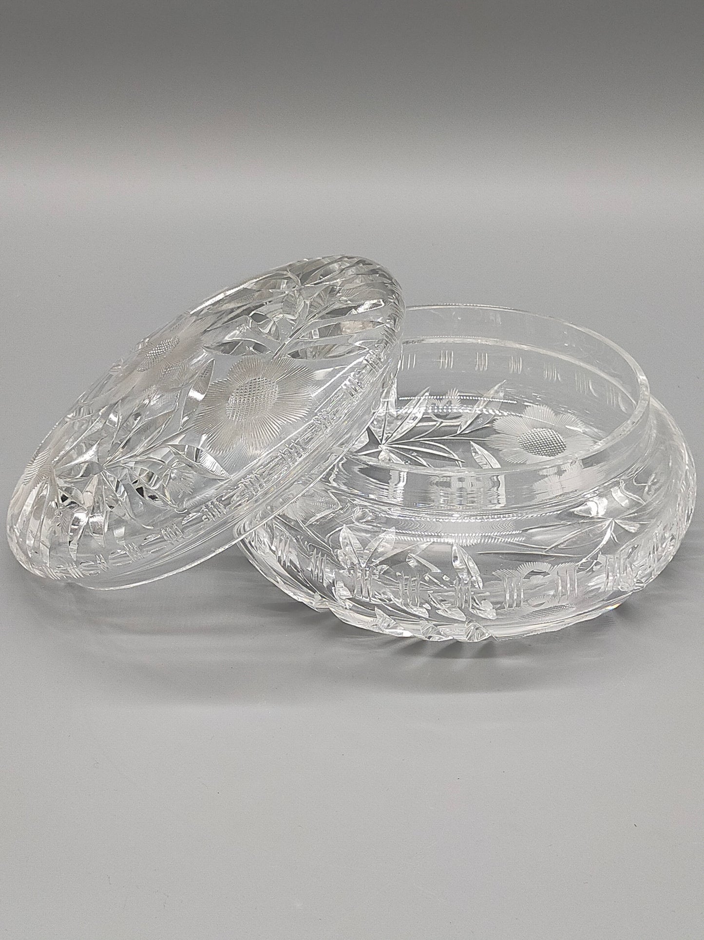 Edle Bleikristall Dose mit Deckel Elegante Bonboniere mit Blumenschliff