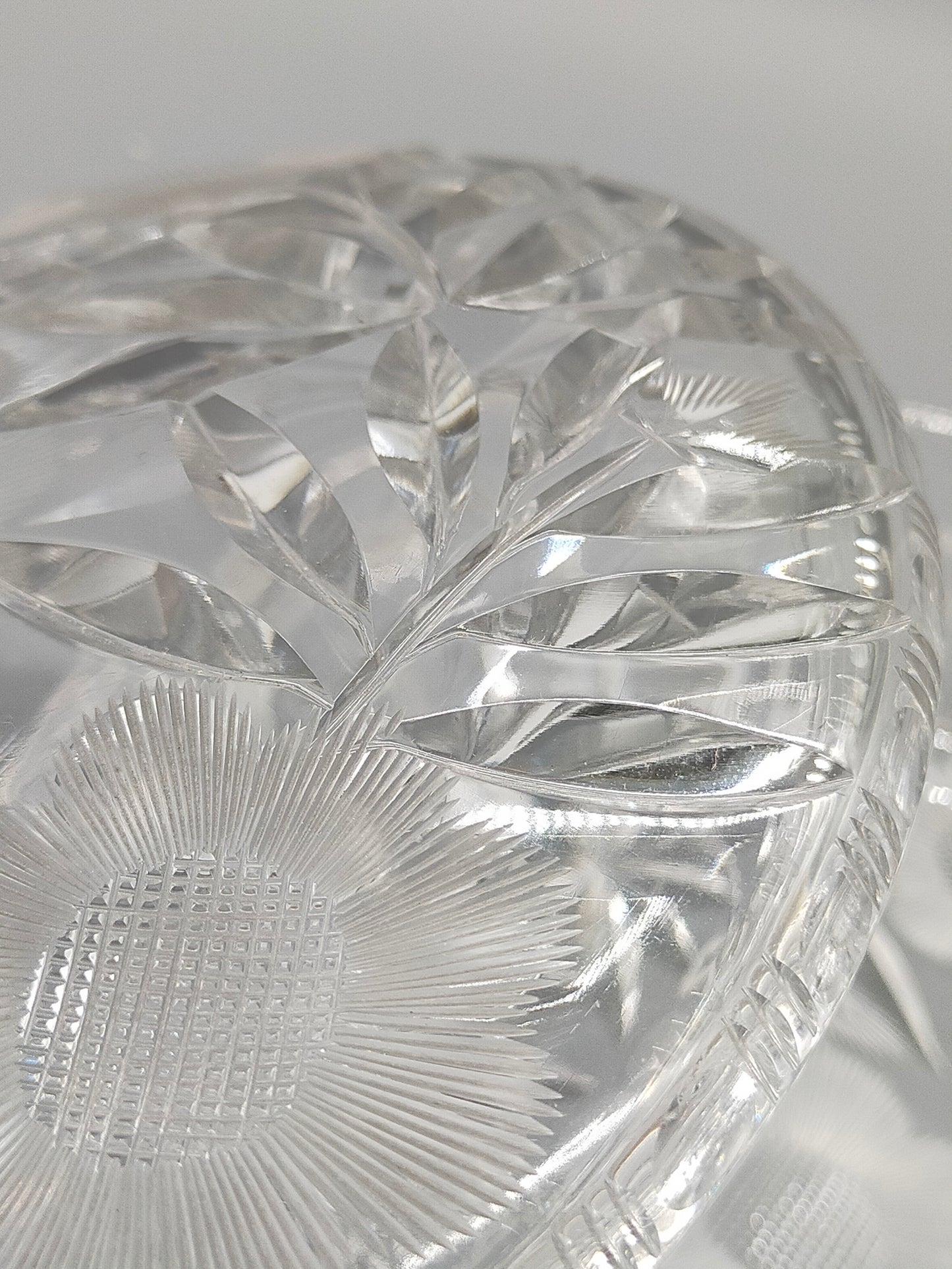 Edle Bleikristall Dose mit Deckel Elegante Bonboniere mit Blumenschliff