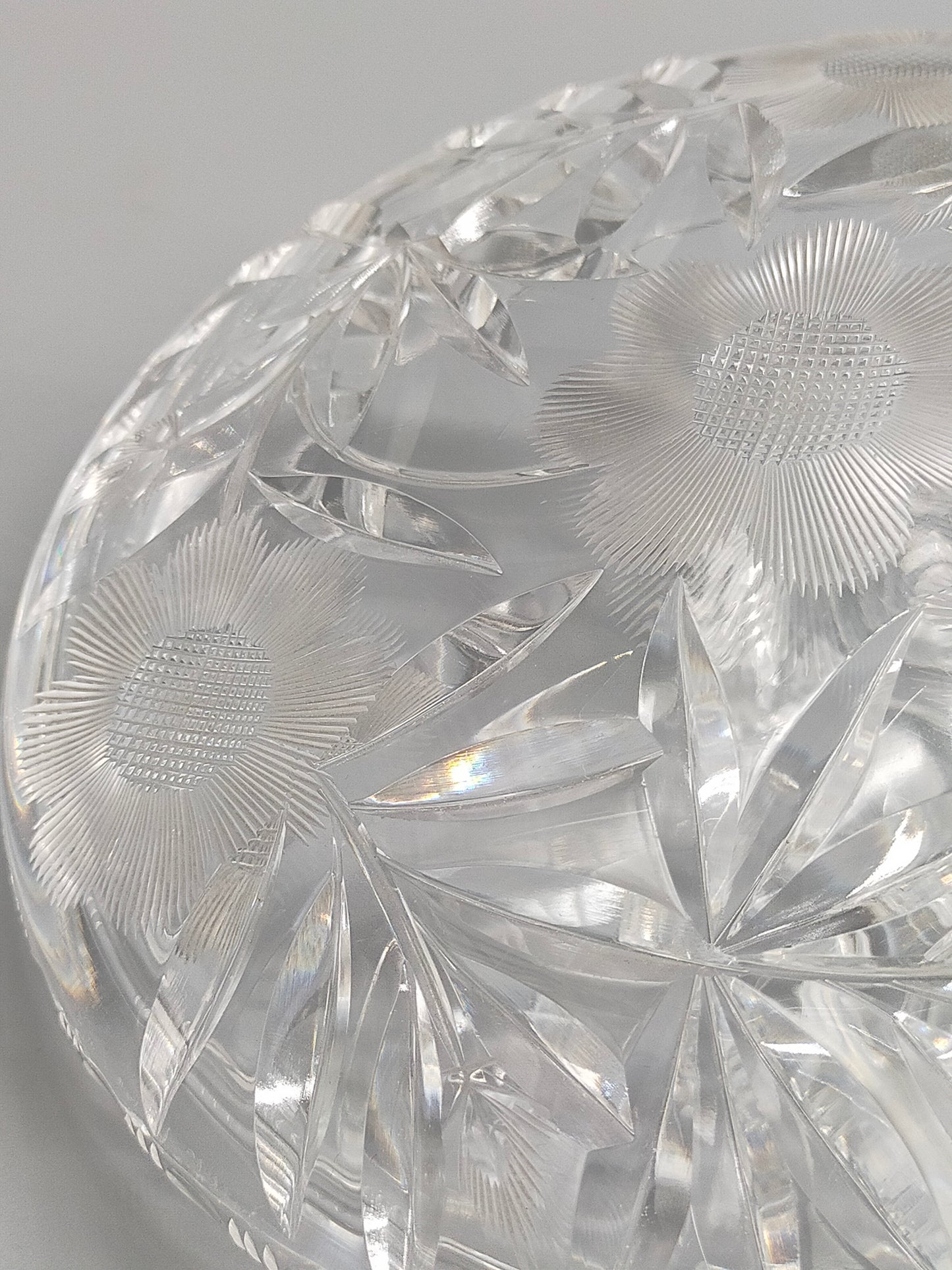 Edle Bleikristall Dose mit Deckel Elegante Bonboniere mit Blumenschliff