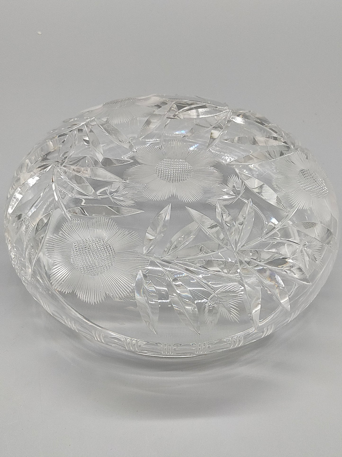 Edle Bleikristall Dose mit Deckel Elegante Bonboniere mit Blumenschliff