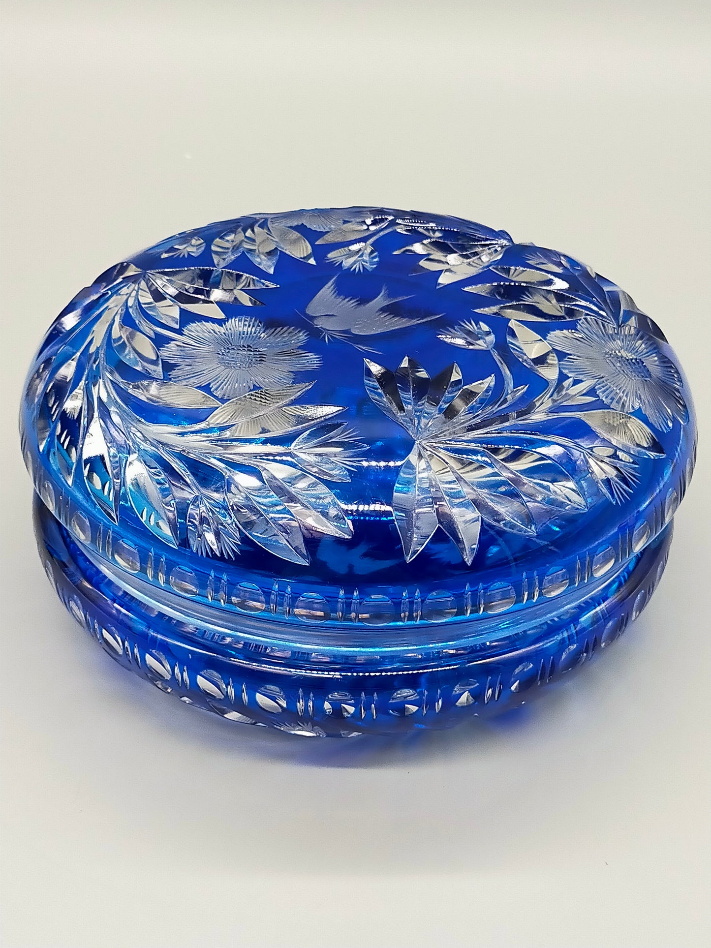 Edle Bleikristall Dose mit Deckel Blau Elegante Bonboniere mit Blumenschliff