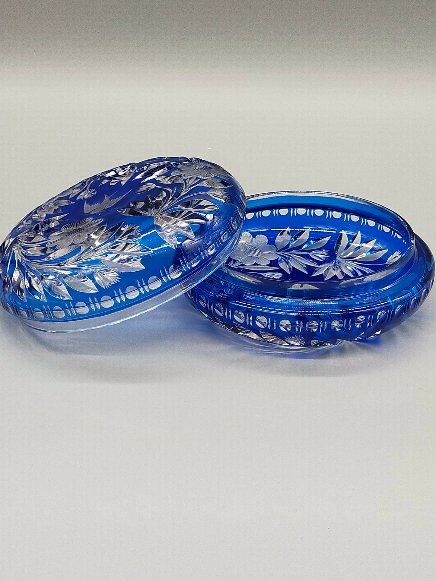 Edle Bleikristall Dose mit Deckel Blau Elegante Bonboniere mit Blumenschliff