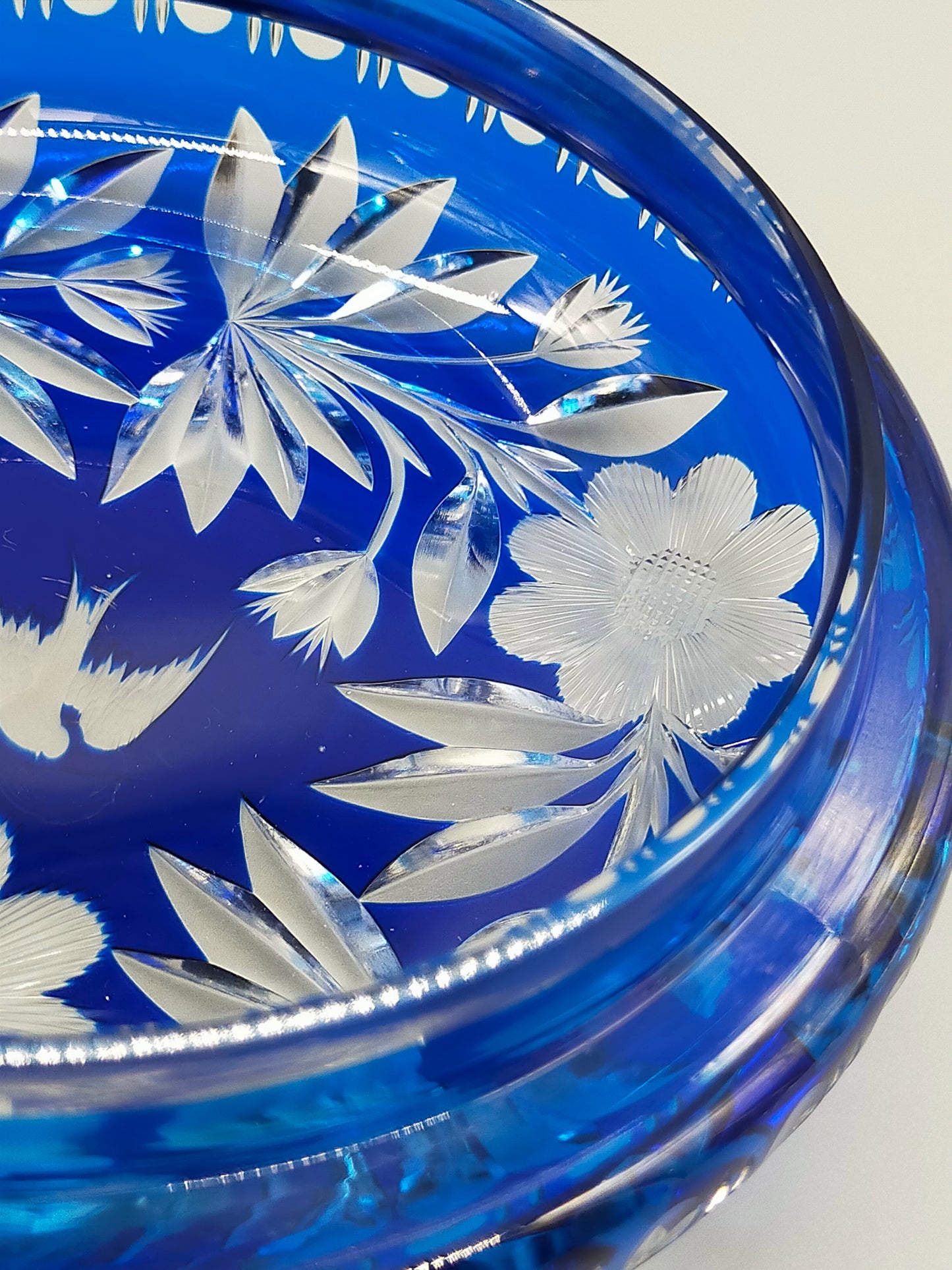 Edle Bleikristall Dose mit Deckel Blau Elegante Bonboniere mit Blumenschliff